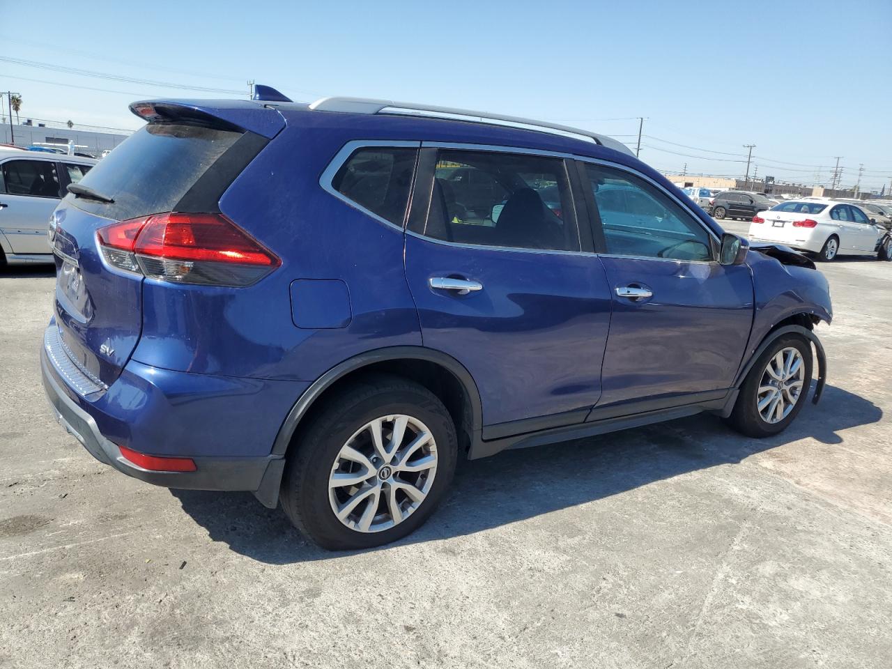 2017 Nissan Rogue - Image 3