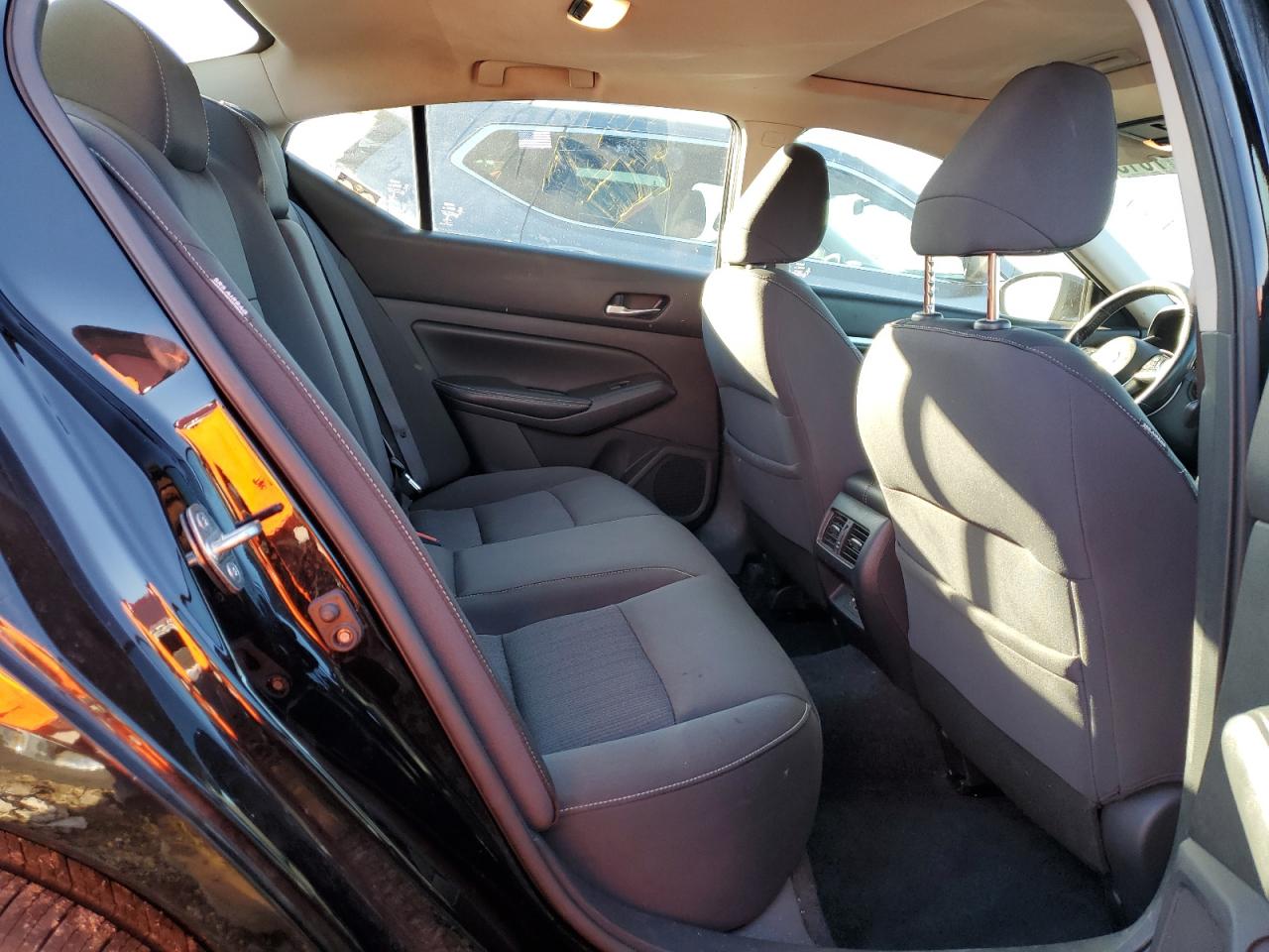 2019 Nissan Altima - Image 10