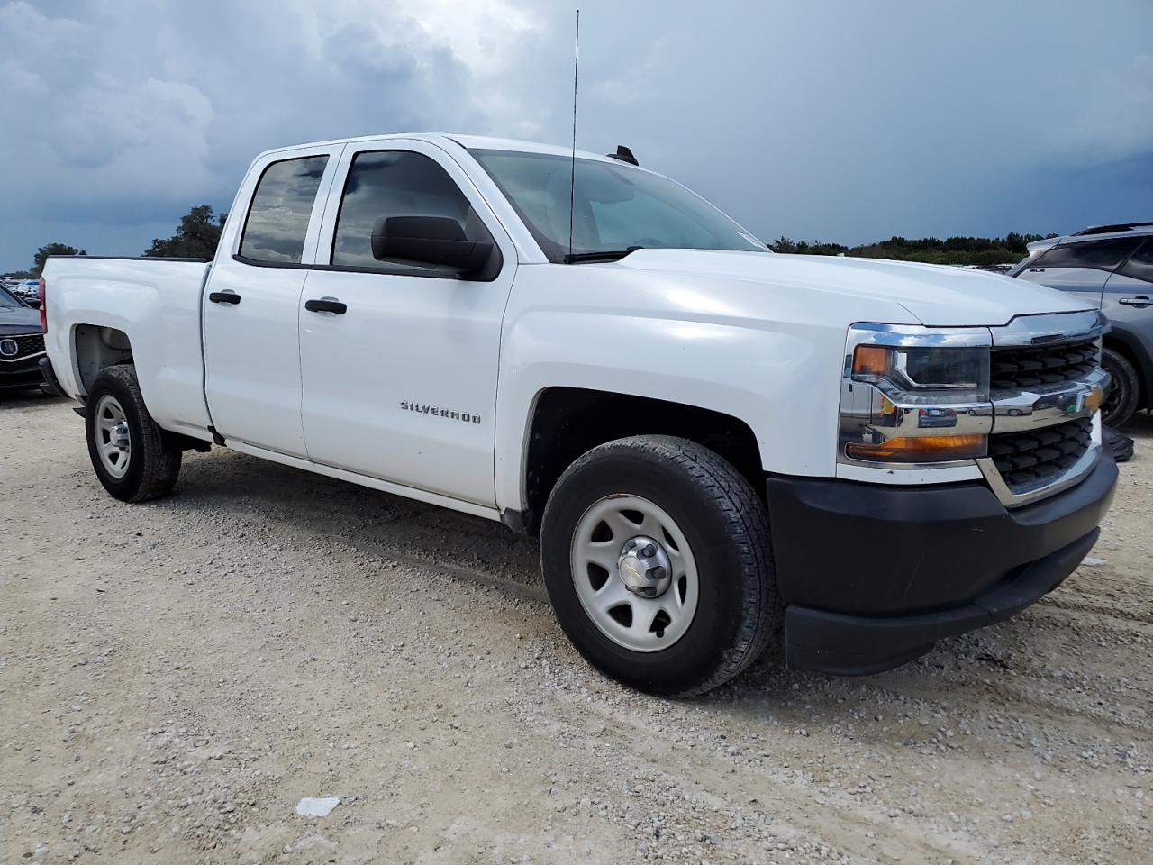 2017 Chevrolet Silverado - Image 4