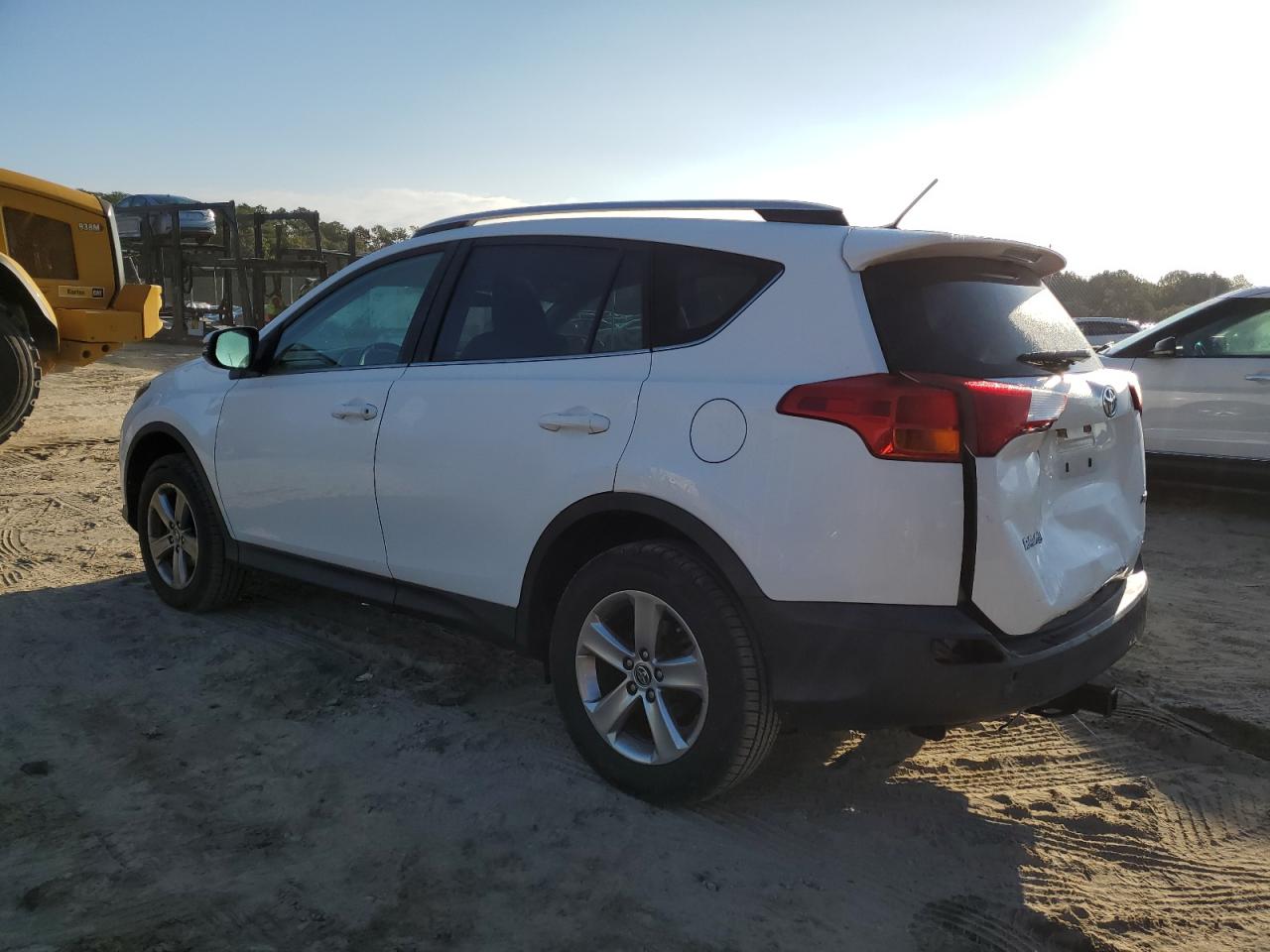 2T3WFREV4FW215323 2015 TOYOTA RAV 4 - Image 2