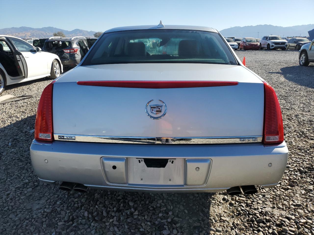 2009 Cadillac DTS - Image 6
