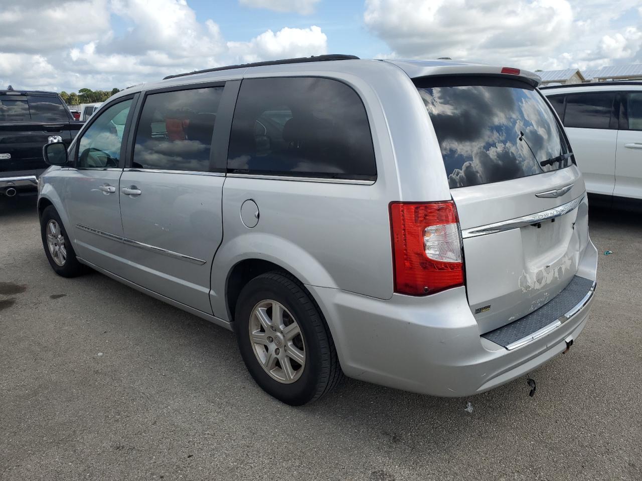 2012 Chrysler Town & Country - Image 2