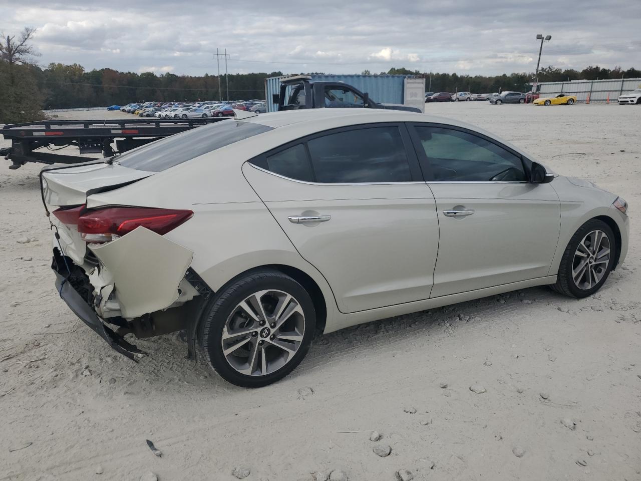 2017 Hyundai Elantra - Image 3