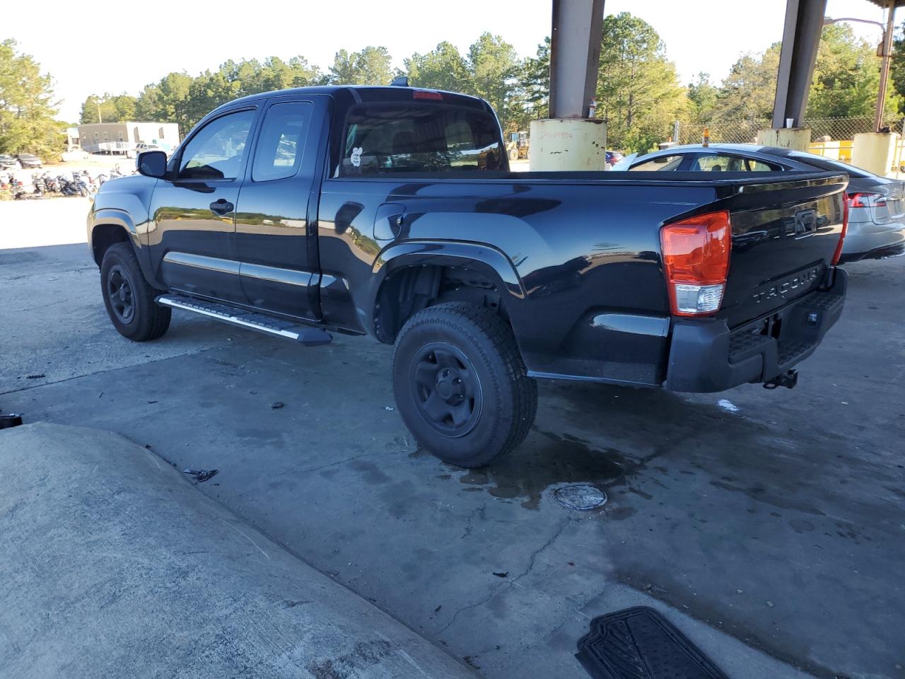 2016 Toyota Tacoma - Image 2