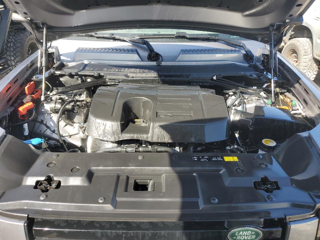 2023 Land Rover Defender - Image 12