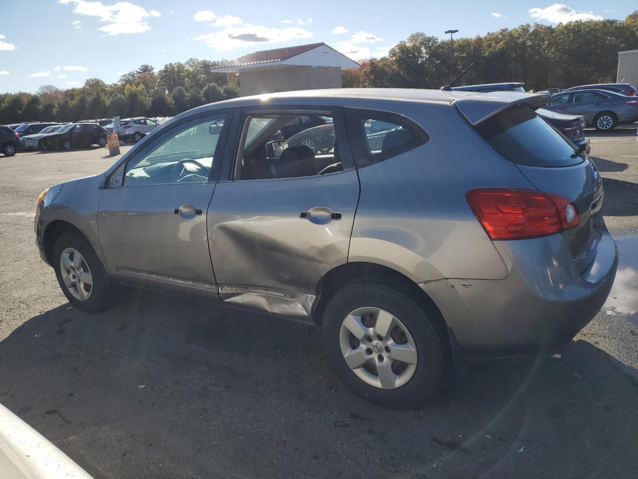 2011 Nissan Rogue - Image 2