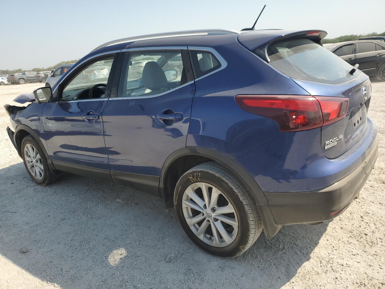 2017 Nissan Rogue - Image 2
