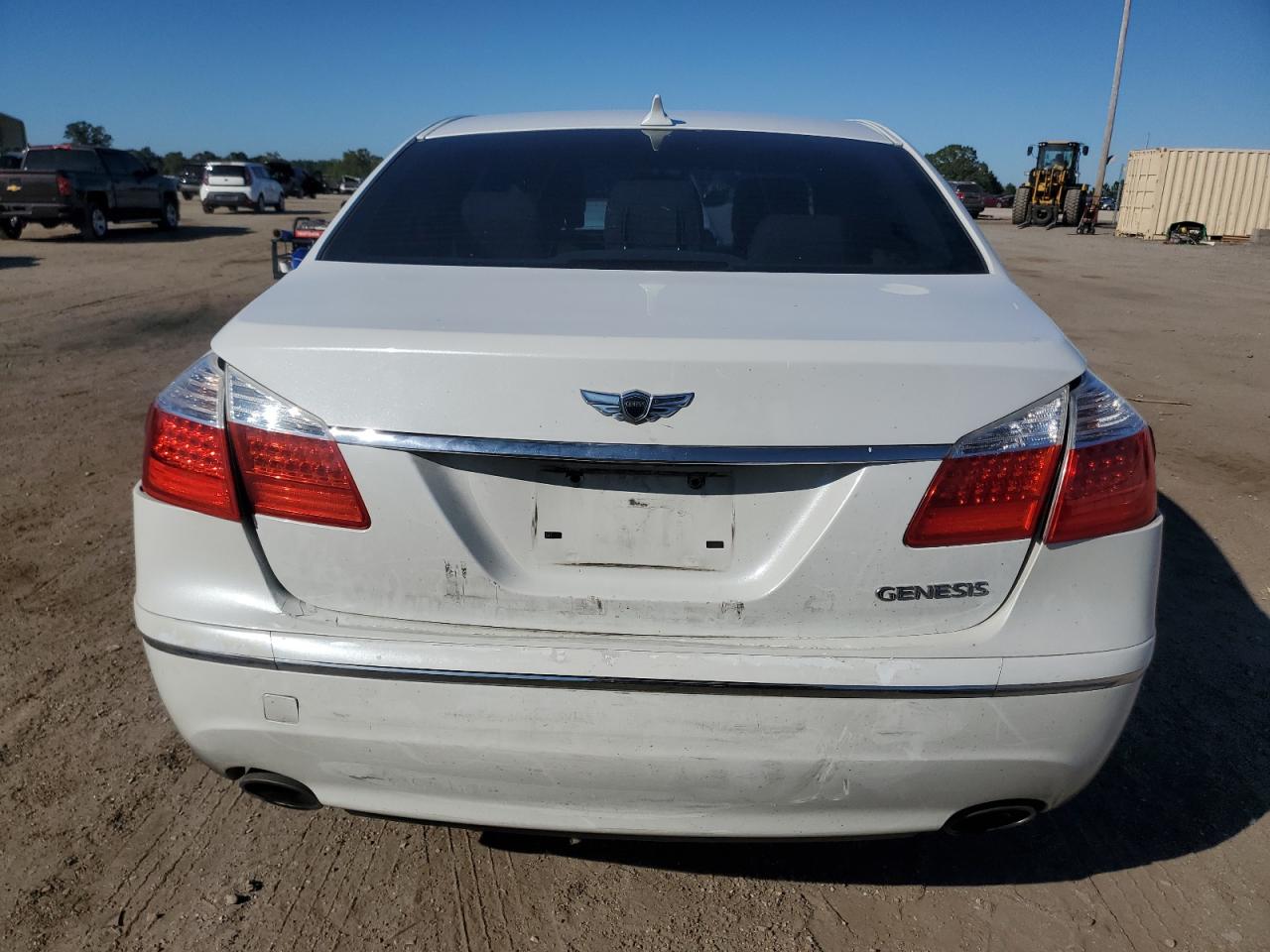 2011 Hyundai Genesis 3.8L VIN: KMHGC4DE0BU137370 Lot: 76834404