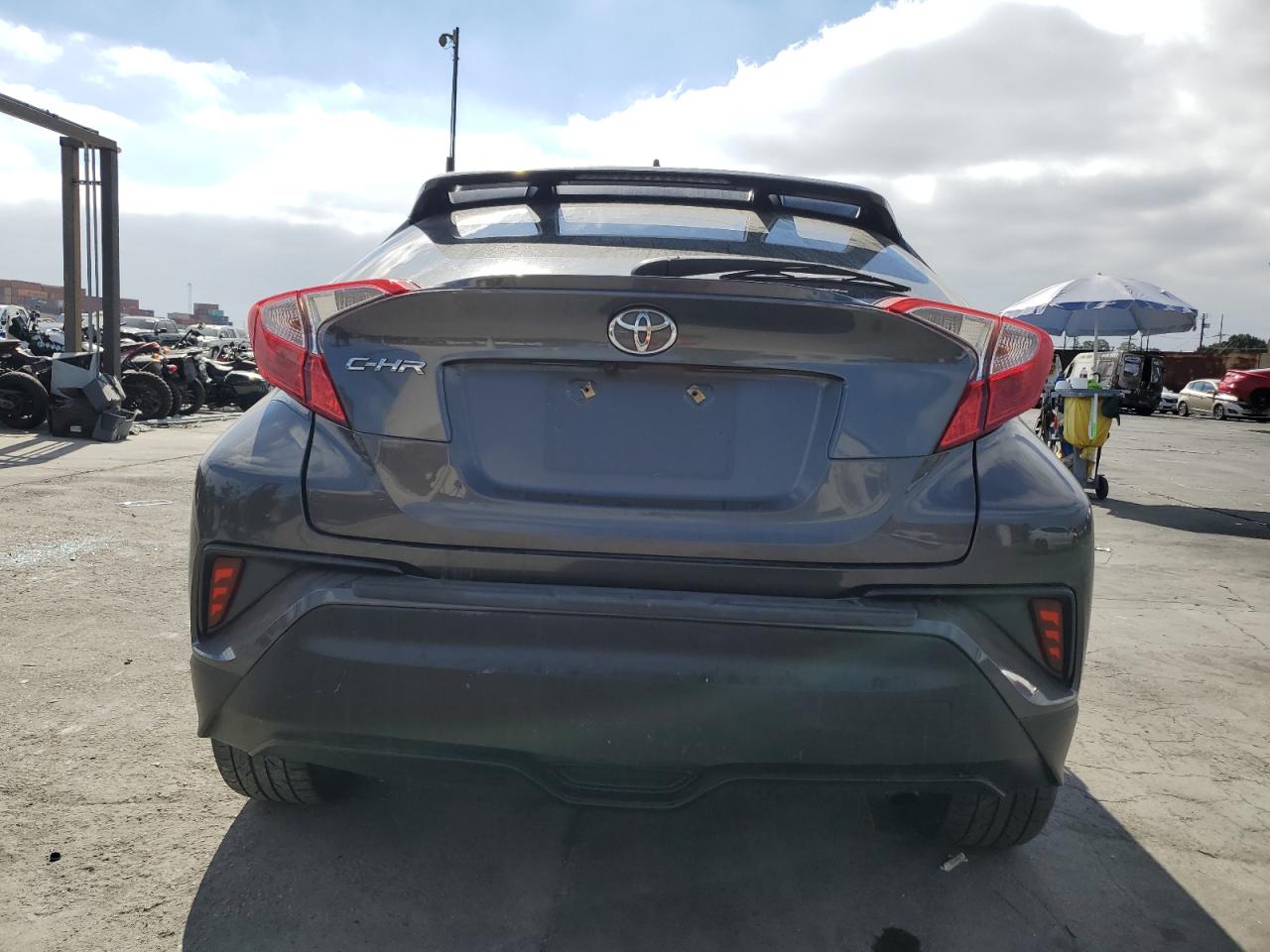 VIN NMTKHMBX8JR043145 2018 TOYOTA C-HR no.6