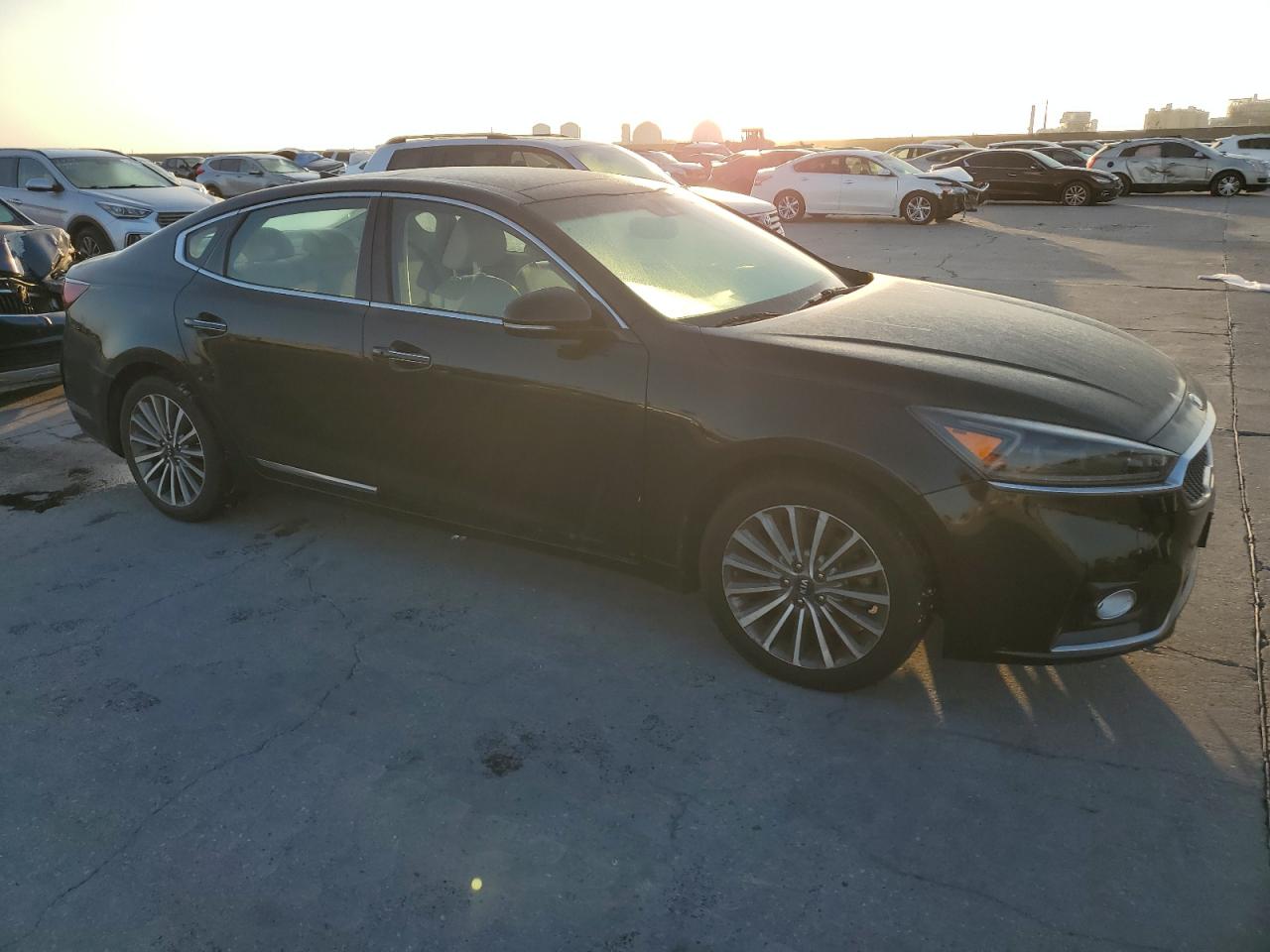 VIN KNALC4J14H5044064 2017 KIA CADENZA no.4