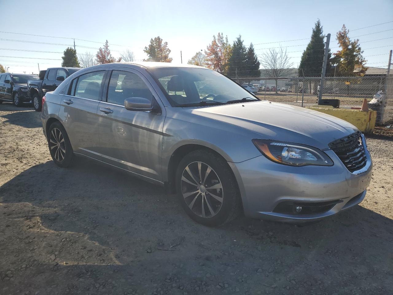 VIN 1C3CCBCG8DN676931 2013 CHRYSLER 200 no.4