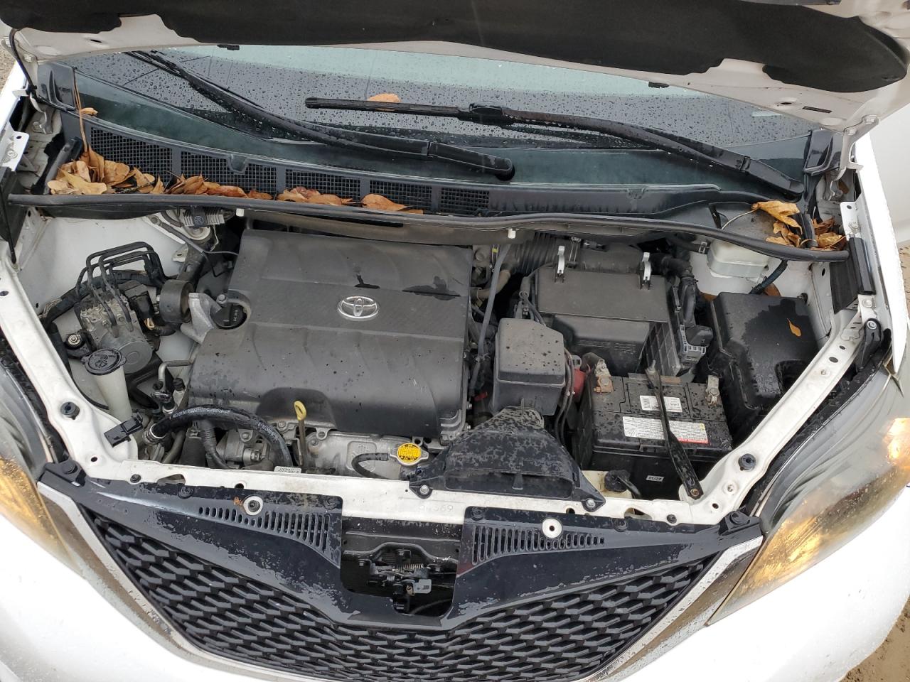 2013 Toyota Sienna - Image 12