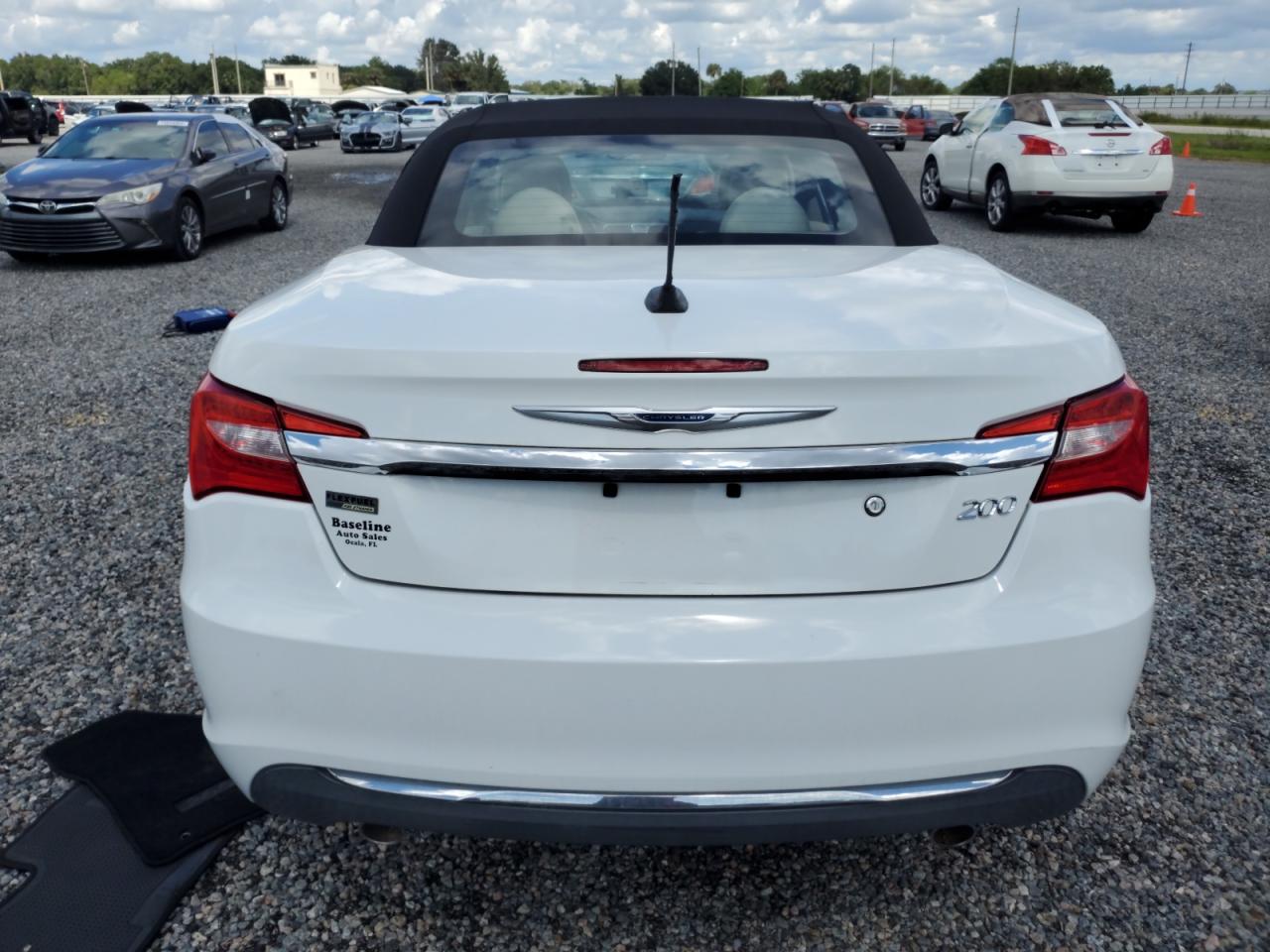 2014 Chrysler 200 - Image 6