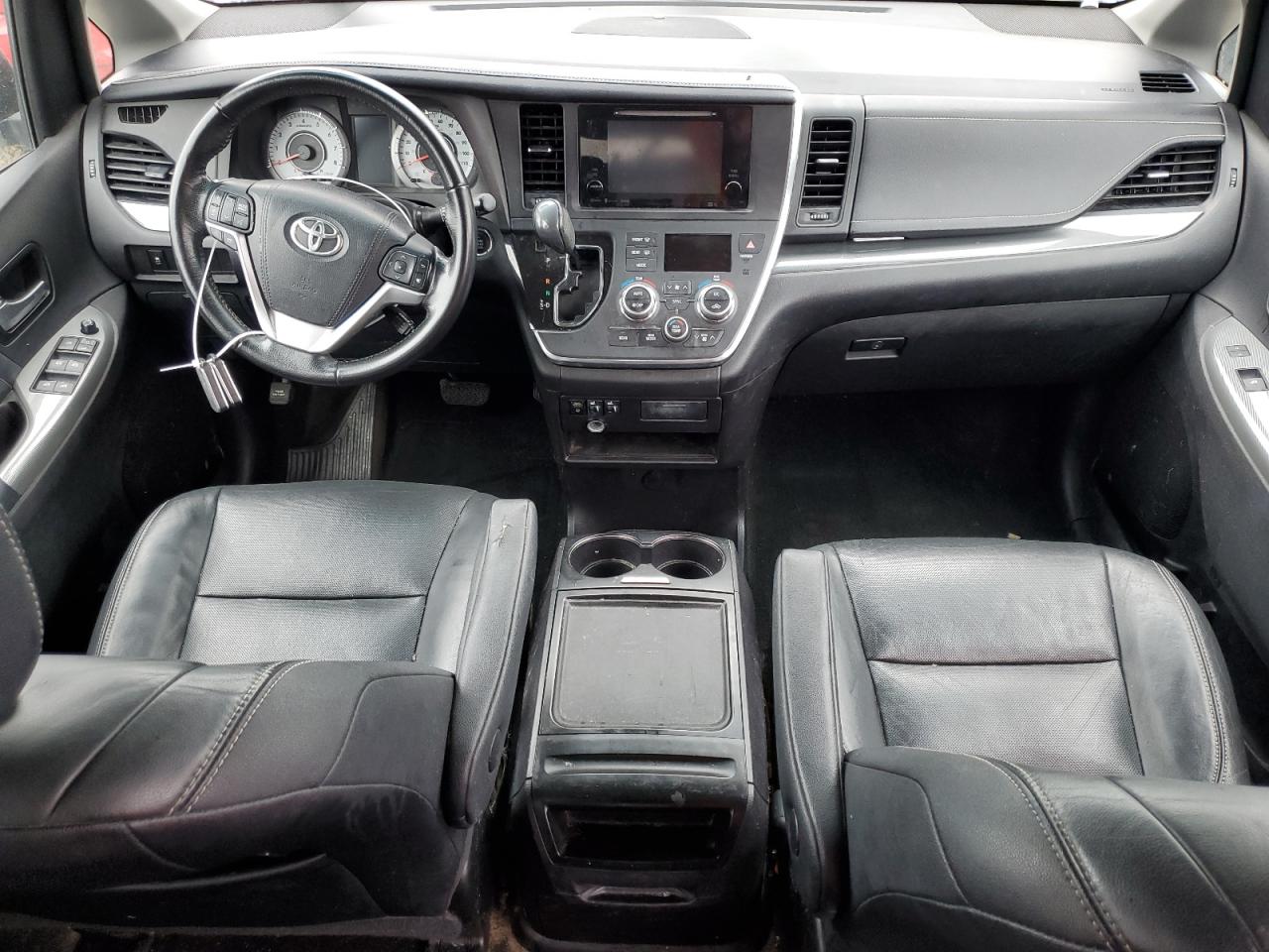 2016 Toyota Sienna - Image 8