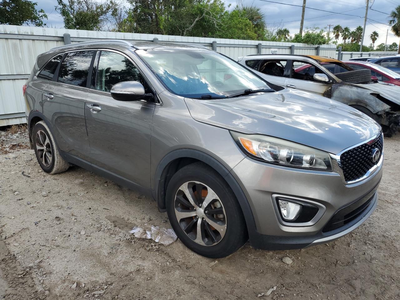 2016 Kia Sorento - Image 4