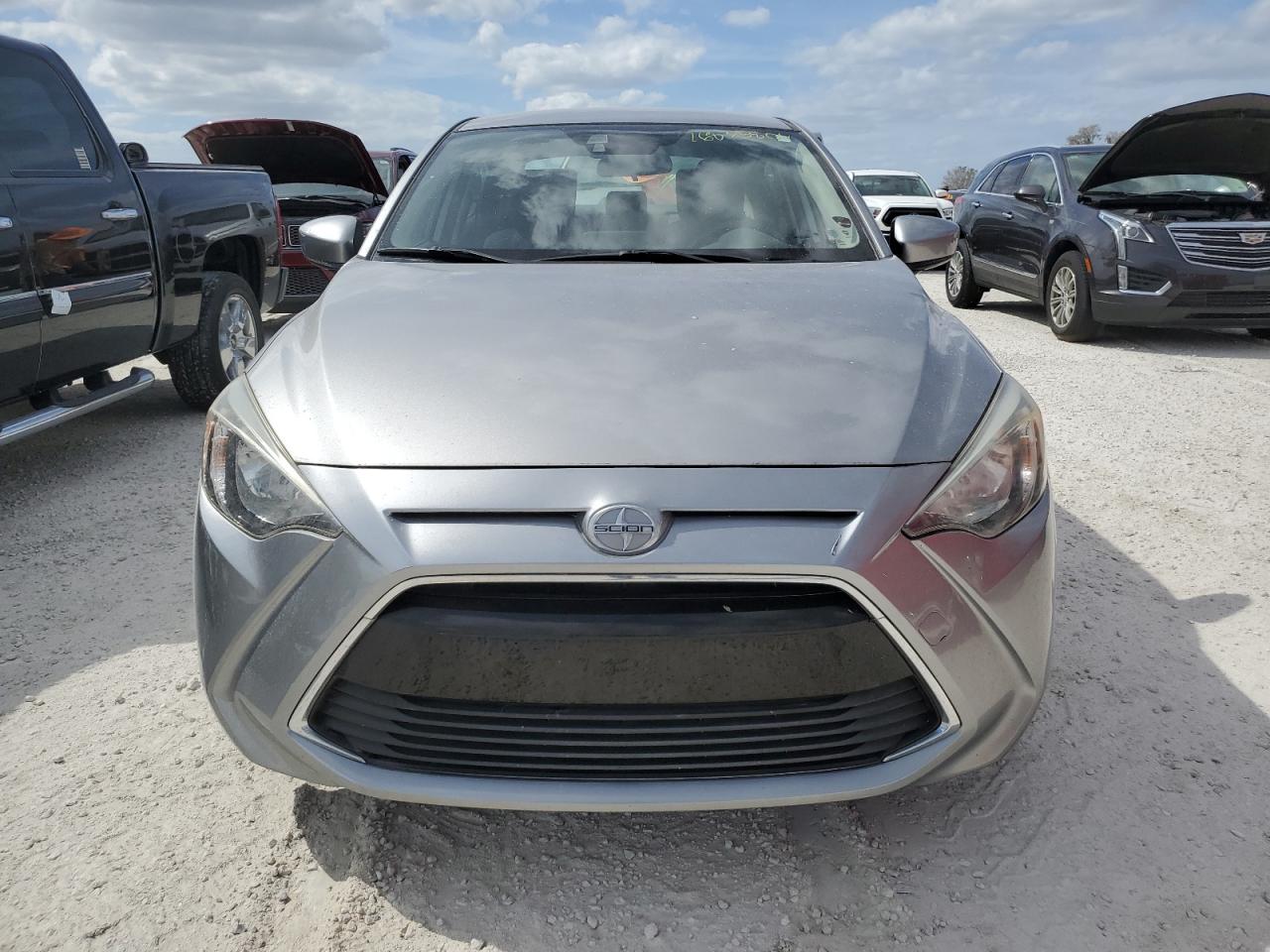 VIN 3MYDLBZVXGY134843 2016 TOYOTA SCION no.5