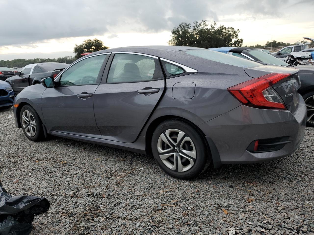 2HGFC2F58JH575381 2018 HONDA CIVIC - Image 2