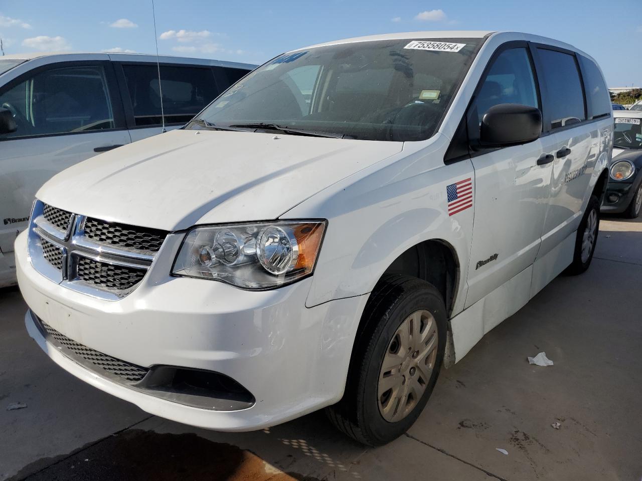 2019 Dodge Caravan - Image 1