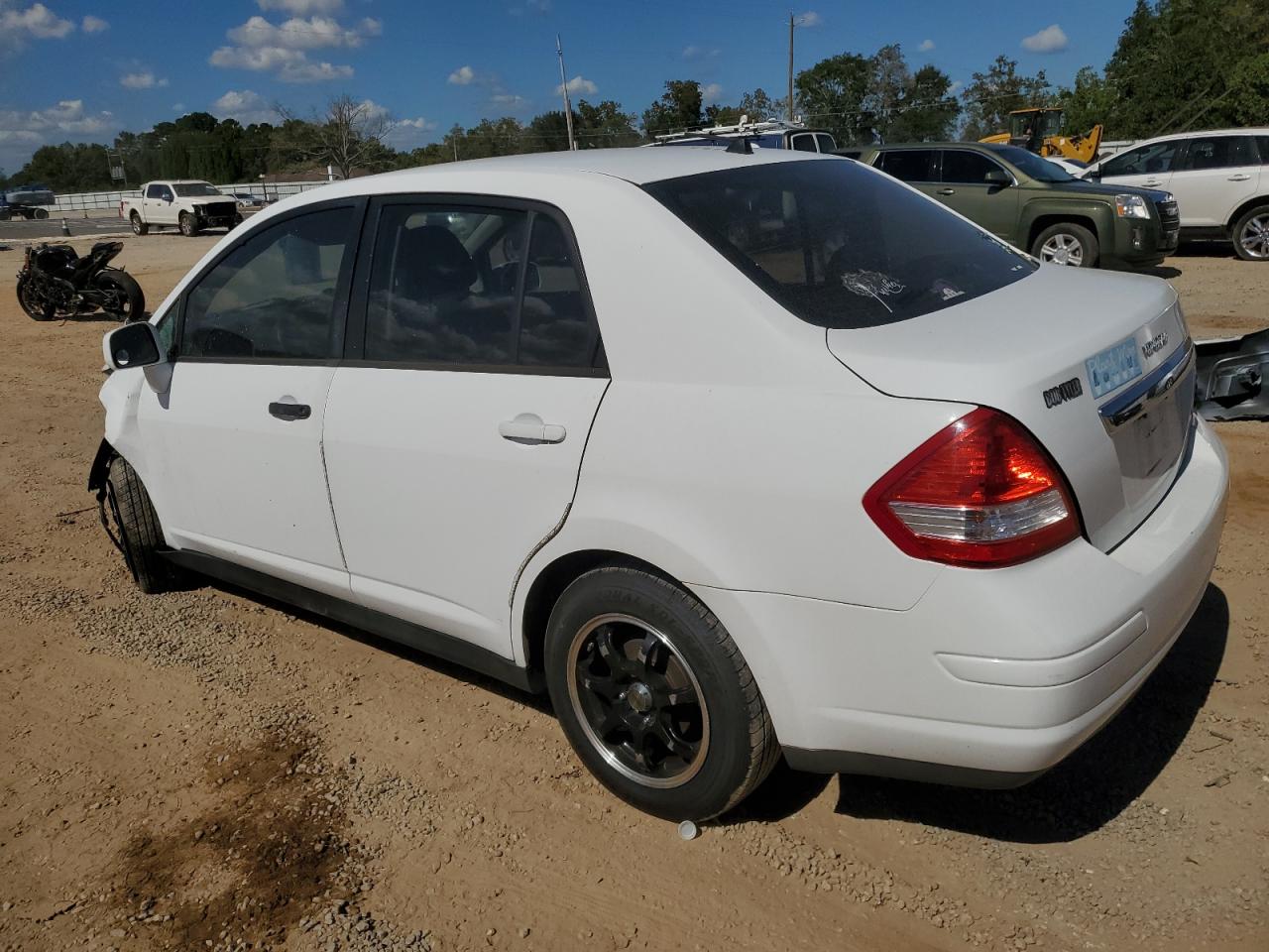2010 Nissan Versa - Image 2
