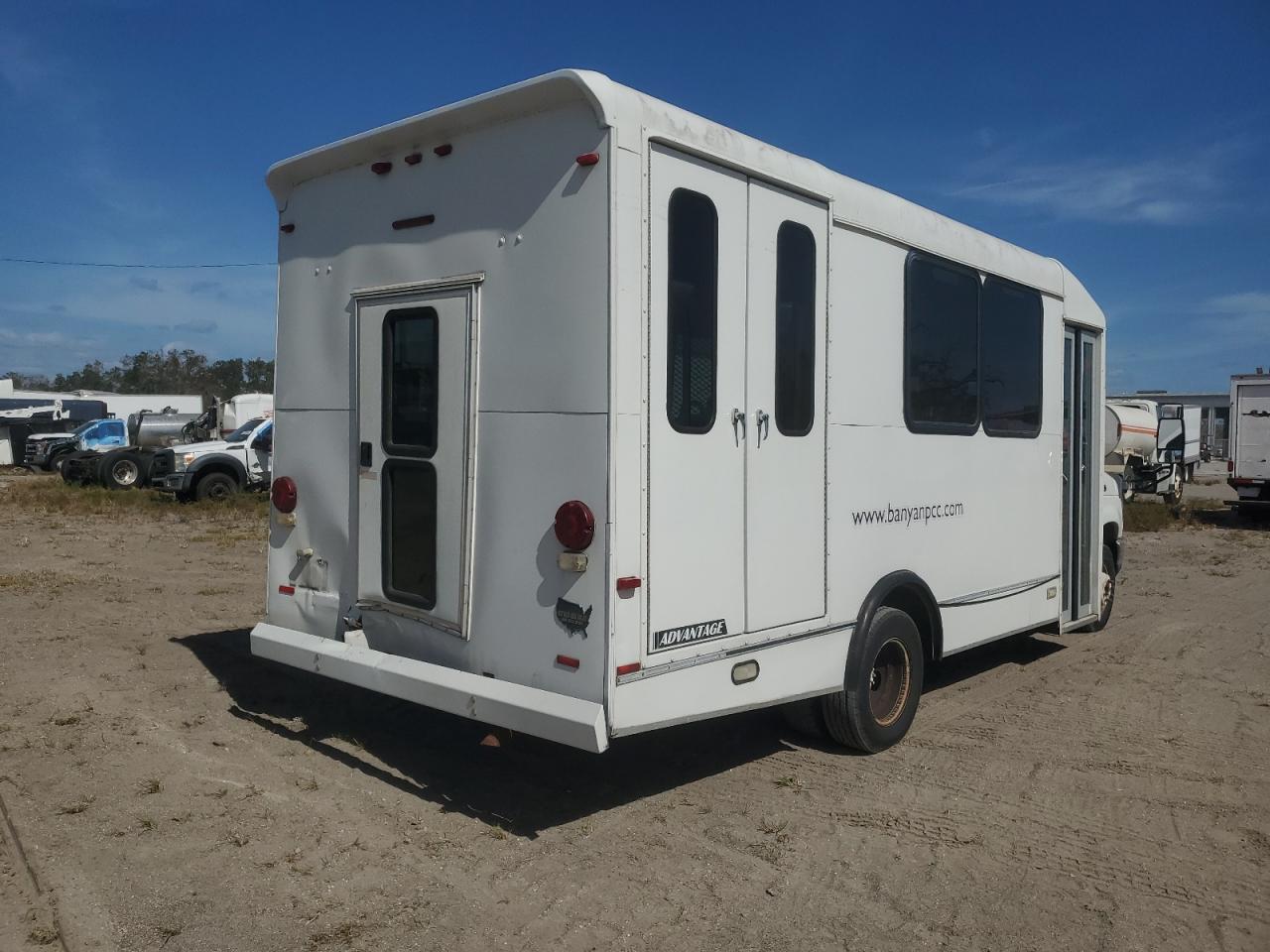 2013 Ford Econoline - Image 4