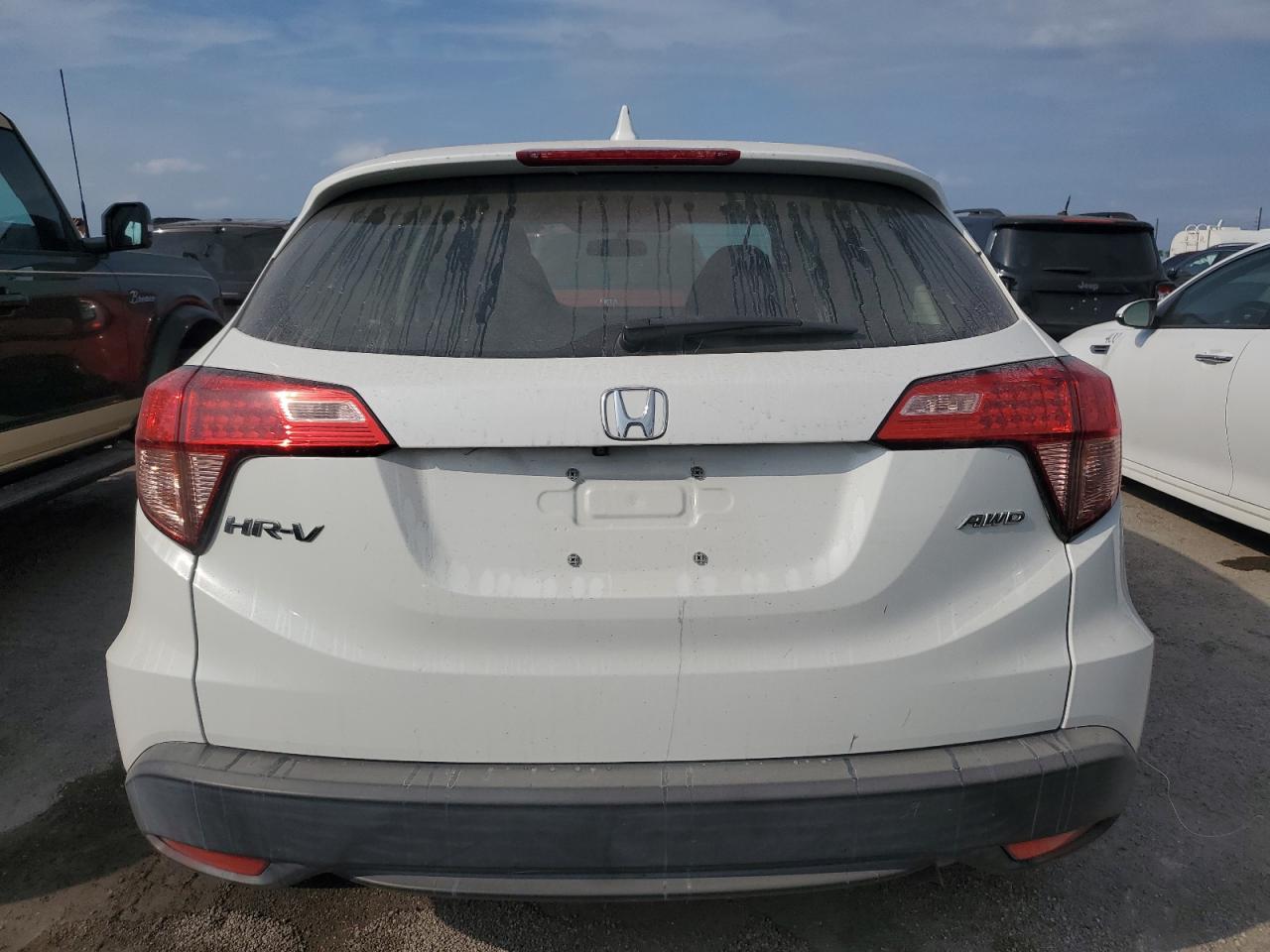 2018 Honda Hr-V Lx VIN: 3CZRU6H38JM718255 Lot: 74294134