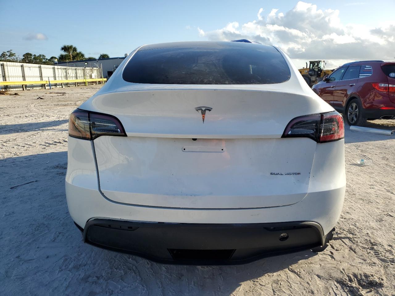 7SAYGDEF8PF751493 2023 Tesla Model Y