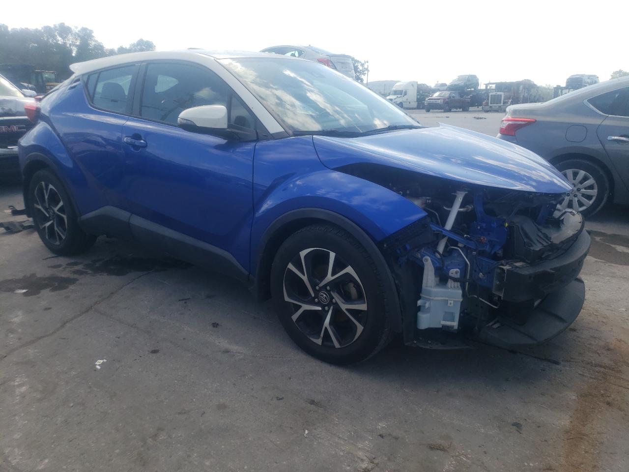 VIN NMTKHMBX0JR063051 2018 TOYOTA C-HR no.4