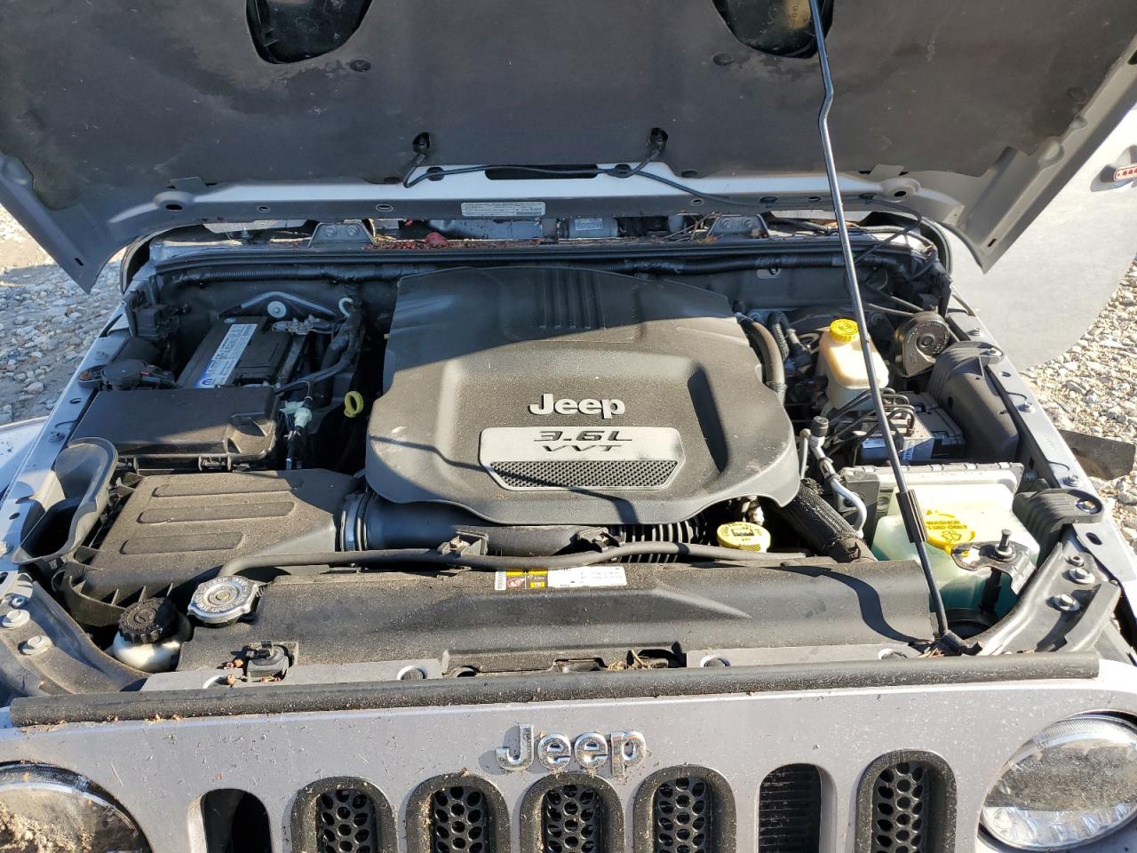 2013 Jeep Wrangler - Image 12