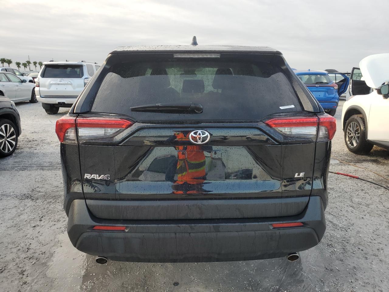 2024 Toyota Rav4 Le VIN: 2T3H1RFV2RW318248 Lot: 75139674