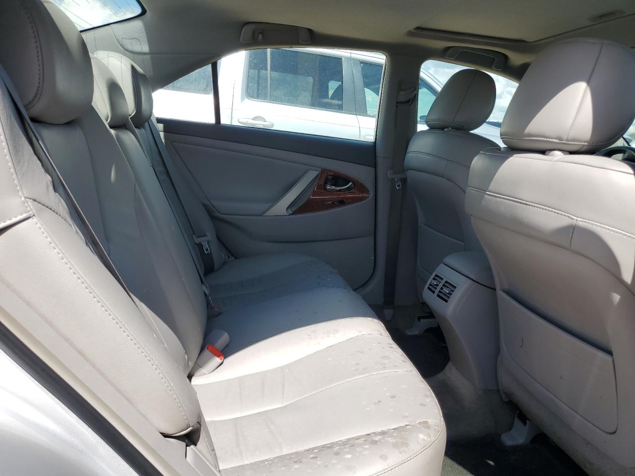 2011 Toyota Camry - Image 10