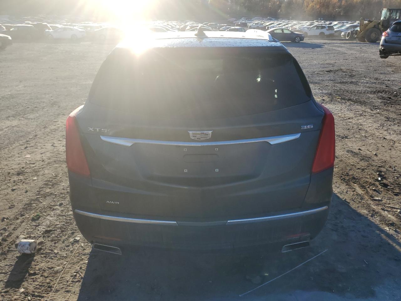 1GYKNDRS6JZ227674 2018 Cadillac Xt5 Luxury