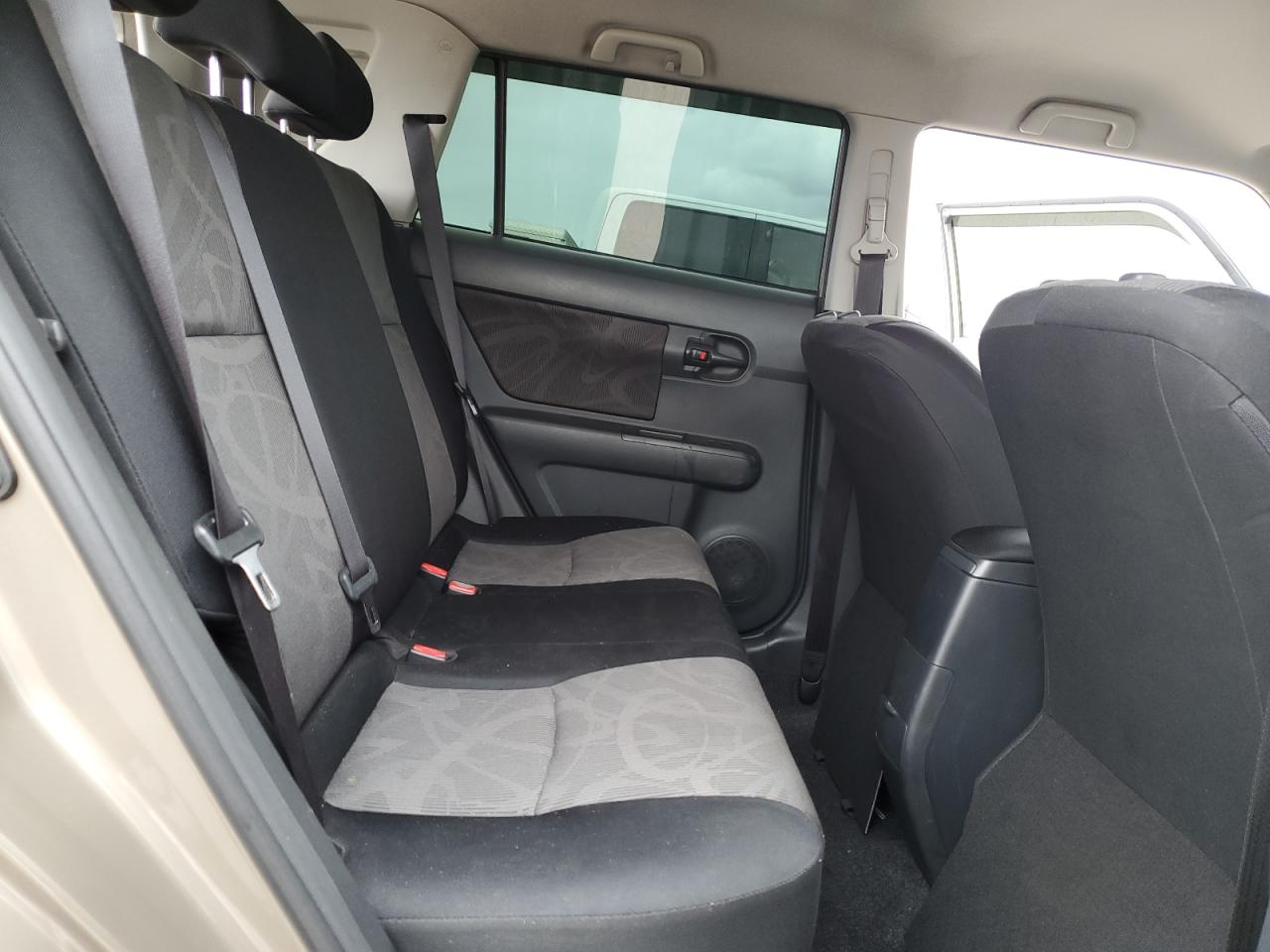 2015 Scion xB - Image 11