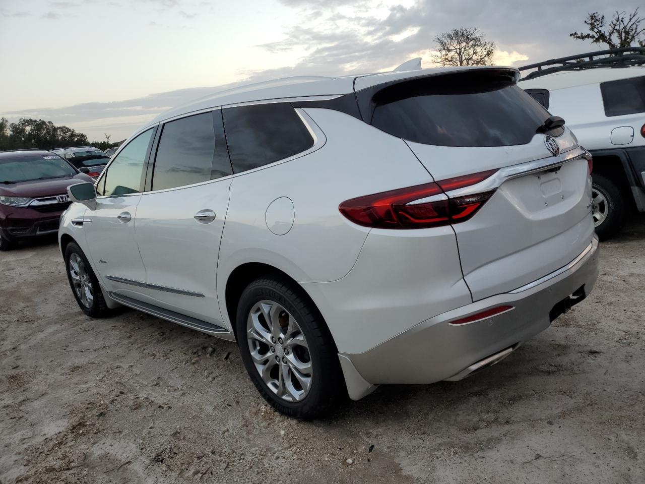 5GAERDKW7KJ102625 2019 BUICK ENCLAVE - Image 2