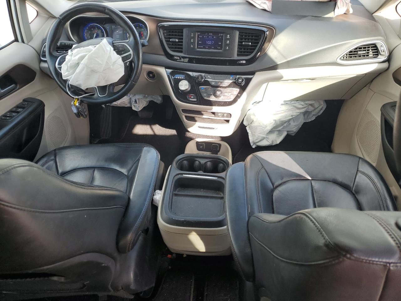 2017 Chrysler Pacifica - Image 8