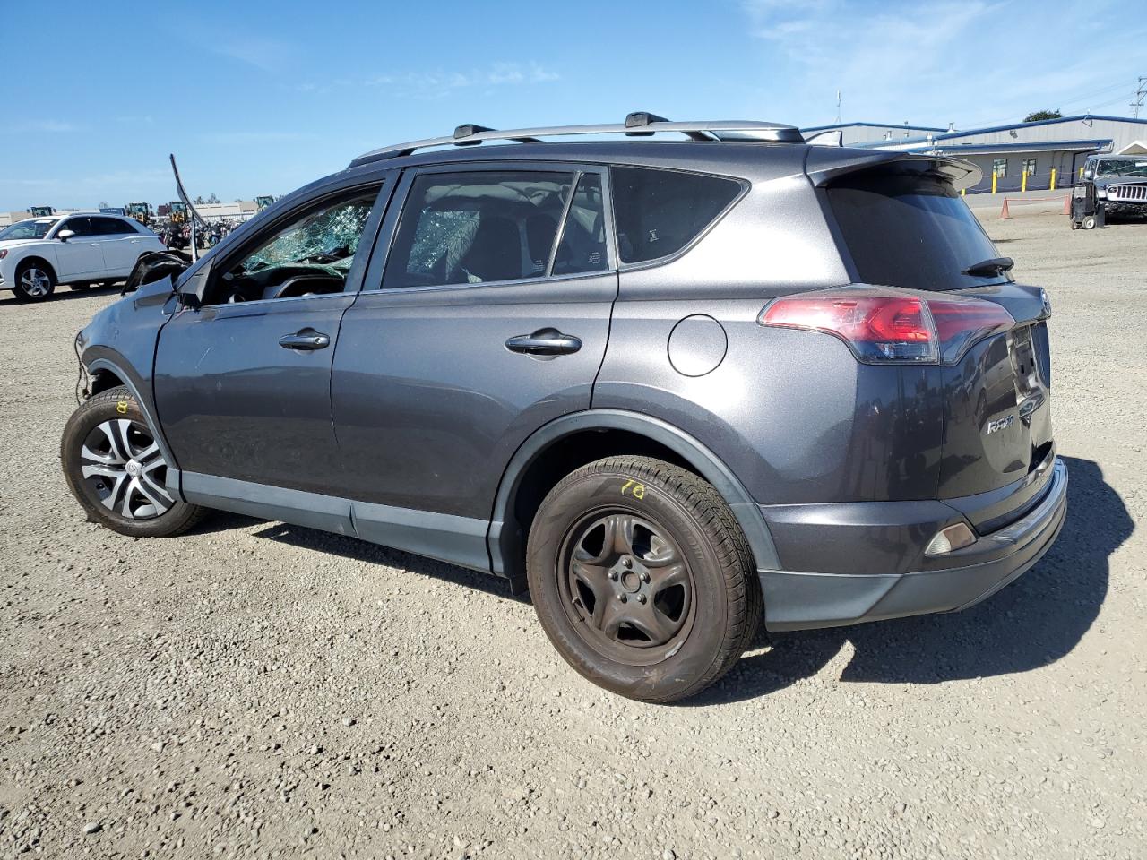 VIN JTMZFREV6HJ709682 2017 TOYOTA RAV4 no.2