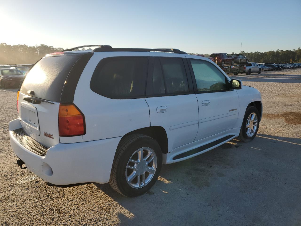 2009 GMC Envoy - Image 3