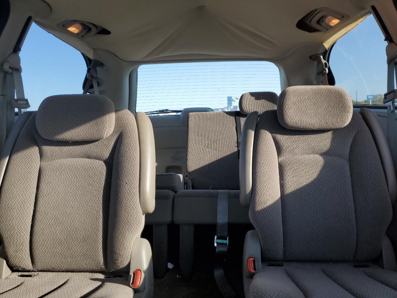 2007 Chrysler Town & Country - Image 10