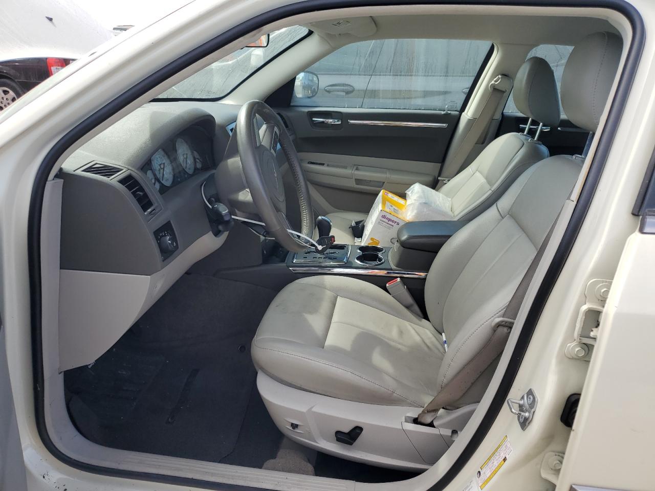 2010 Chrysler 300 - Image 7