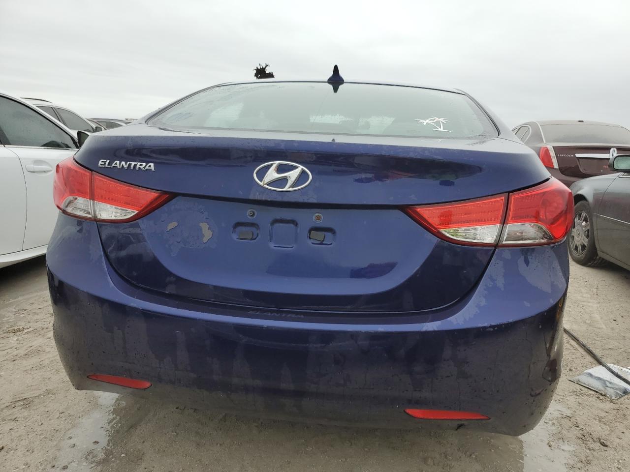 2012 Hyundai Elantra - Image 6