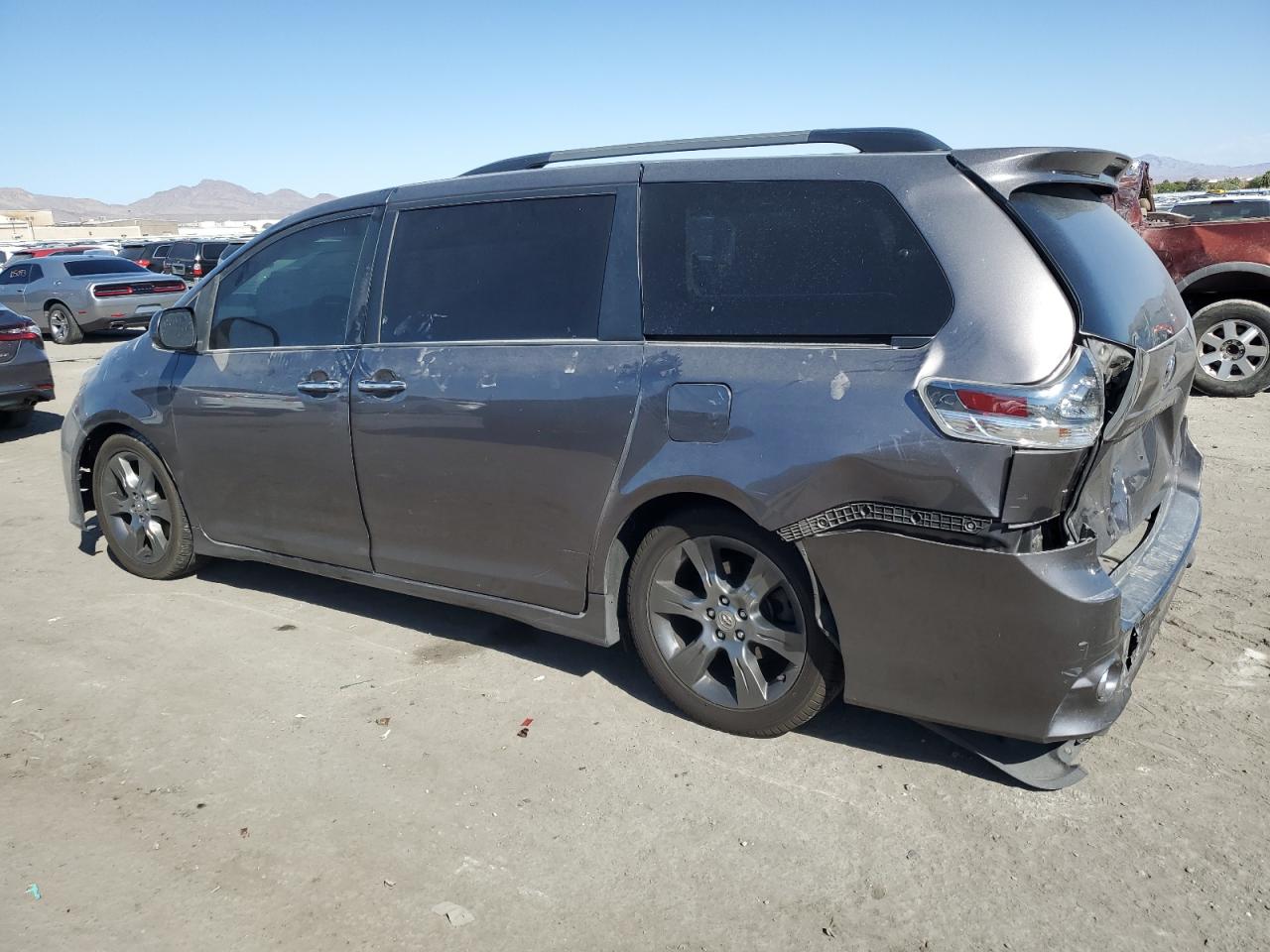 VIN 5TDXK3DC2FS673148 2015 TOYOTA SIENNA no.2