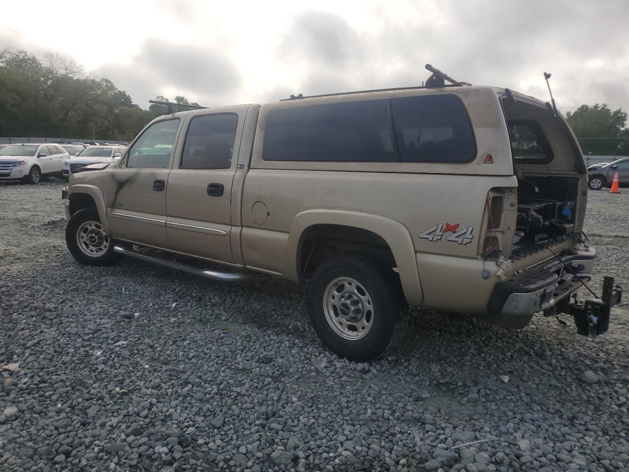2004 GMC Sierra - Image 2