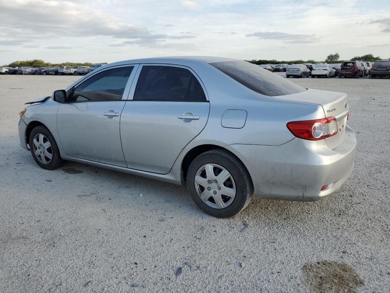 VIN 5YFBU4EE8DP183734 2013 TOYOTA COROLLA no.2