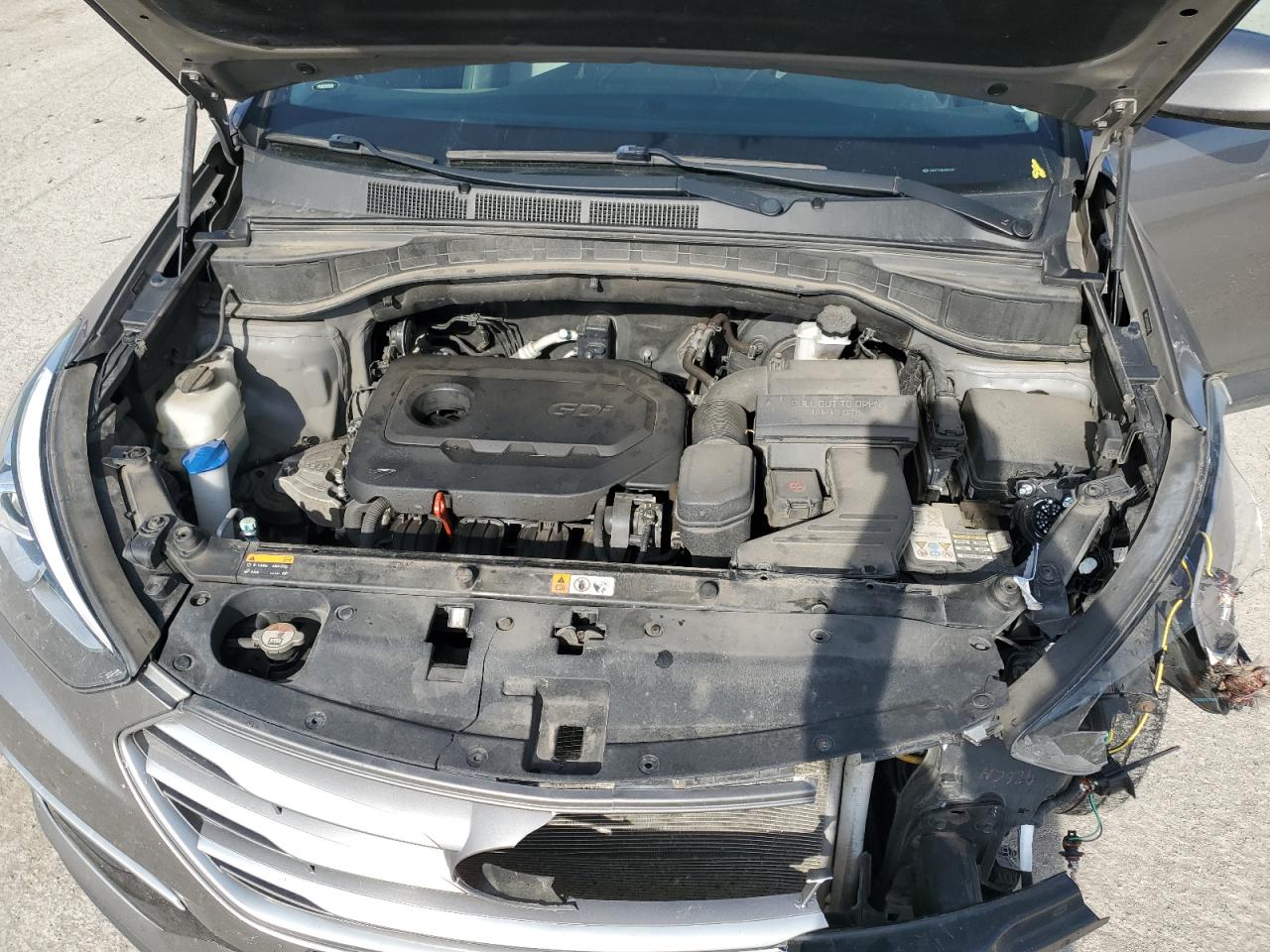 2017 Hyundai Santa Fe - Image 13