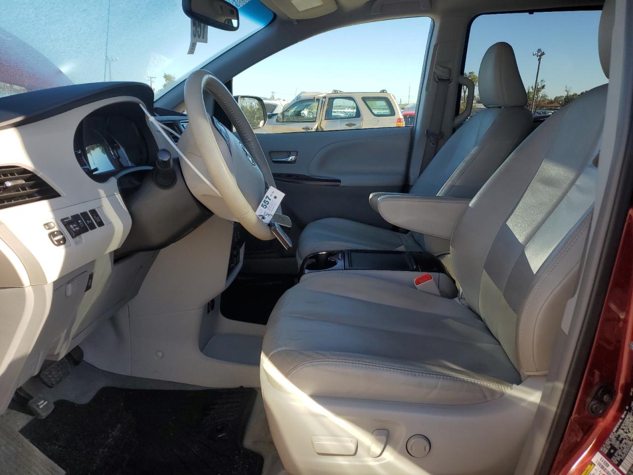 2013 Toyota Sienna - Image 7