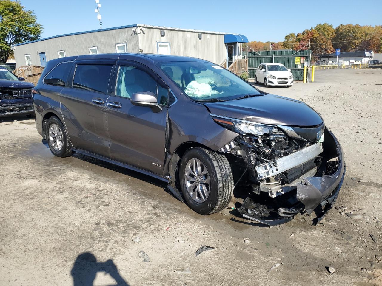 2021 Toyota Sienna - Image 4