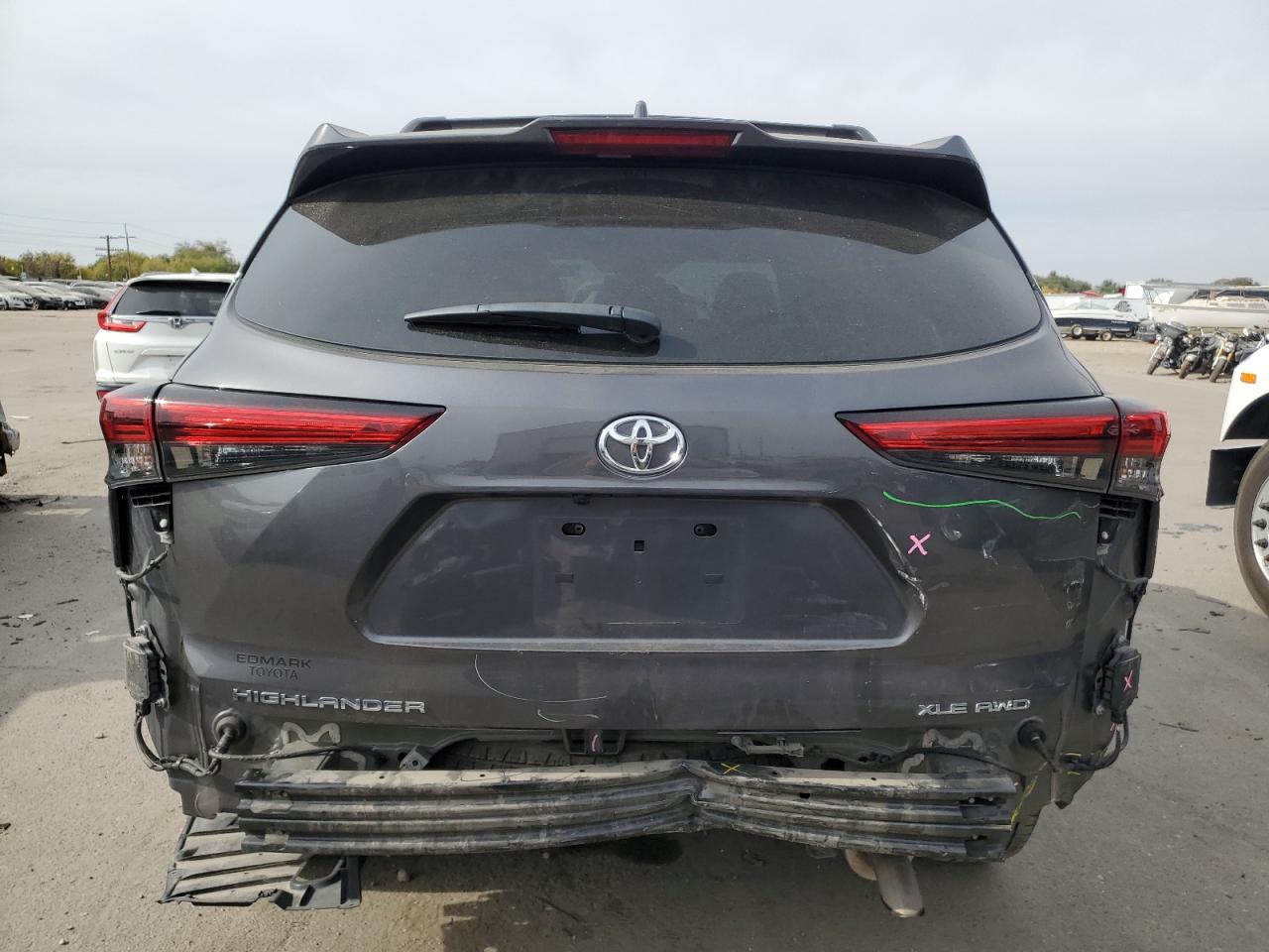 5TDGZRBH0NS245249 2022 Toyota Highlander Xle