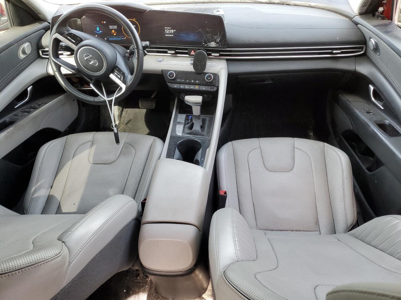2023 Hyundai Elantra - Image 8