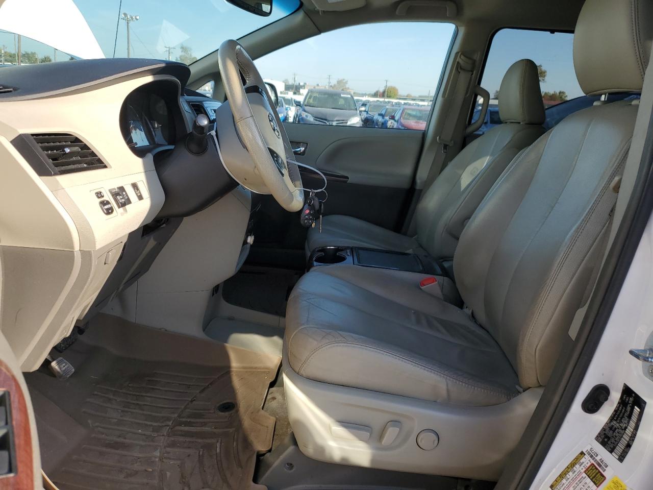 2014 Toyota Sienna - Image 7