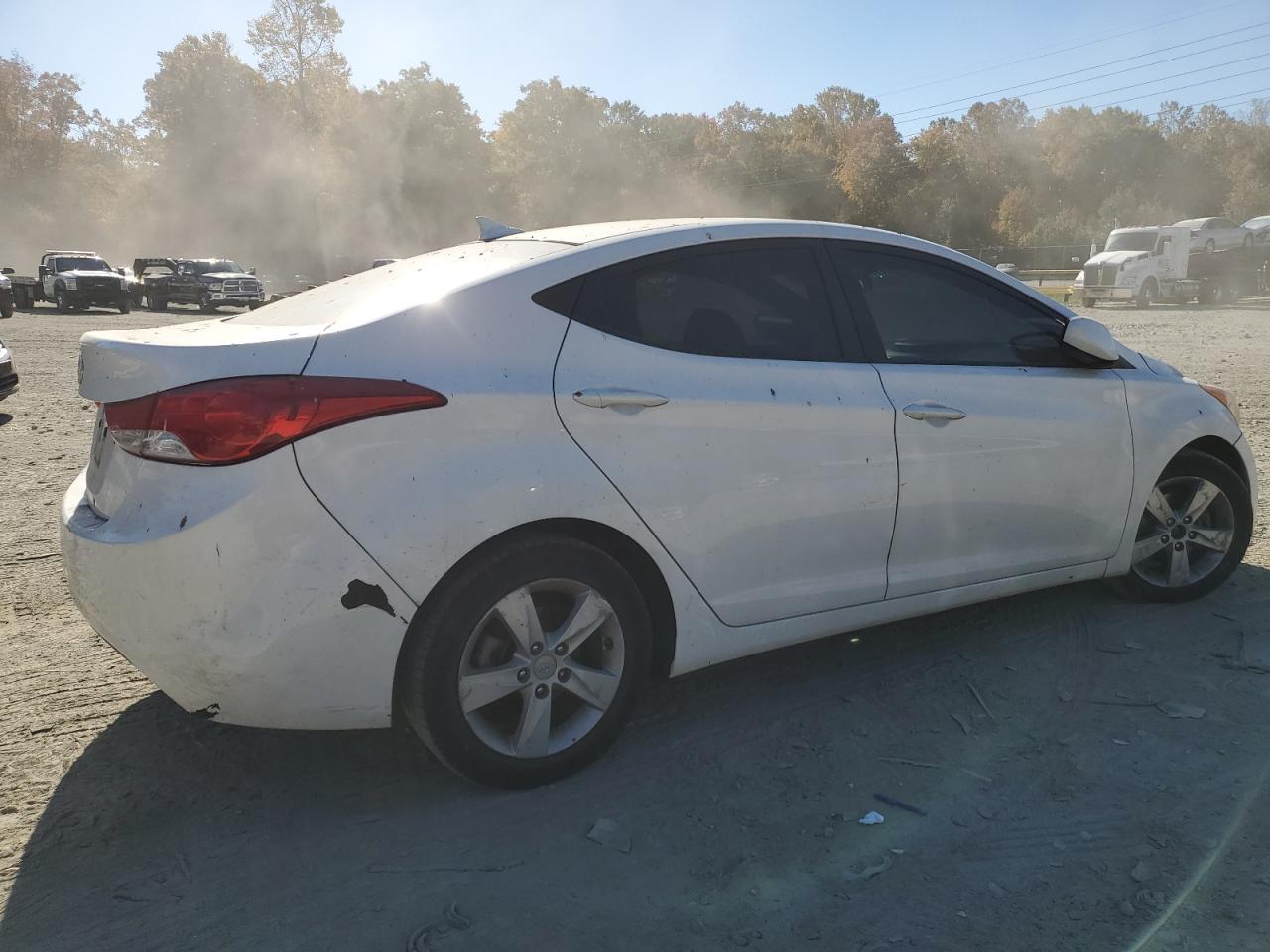 2013 Hyundai Elantra - Image 3