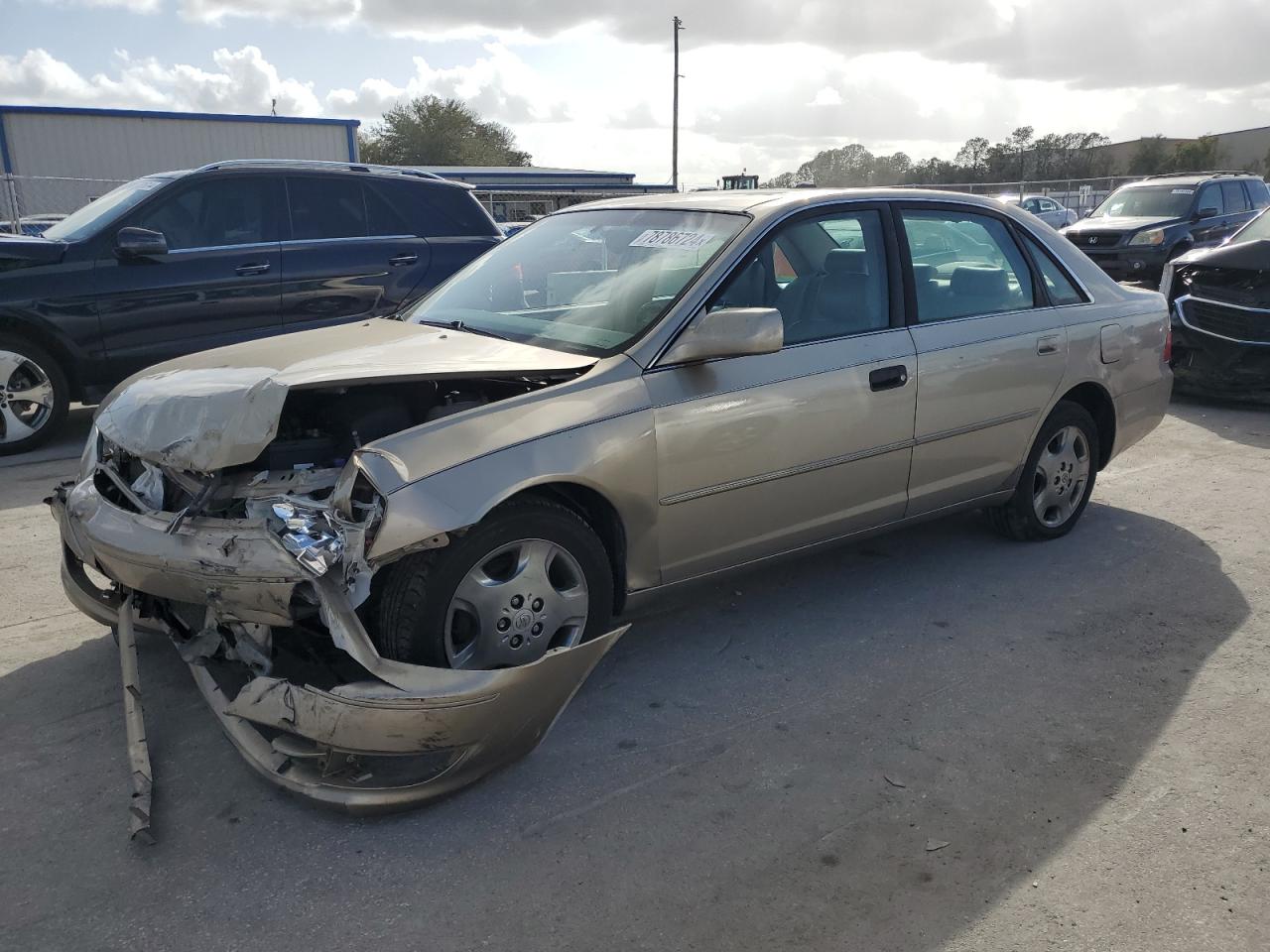 2004 Toyota Avalon - Image 1